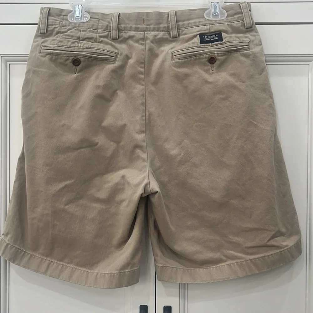 Nautica Rigger Shorts. Size 32 Mens. Tan khaki. Hiking outdoors lake